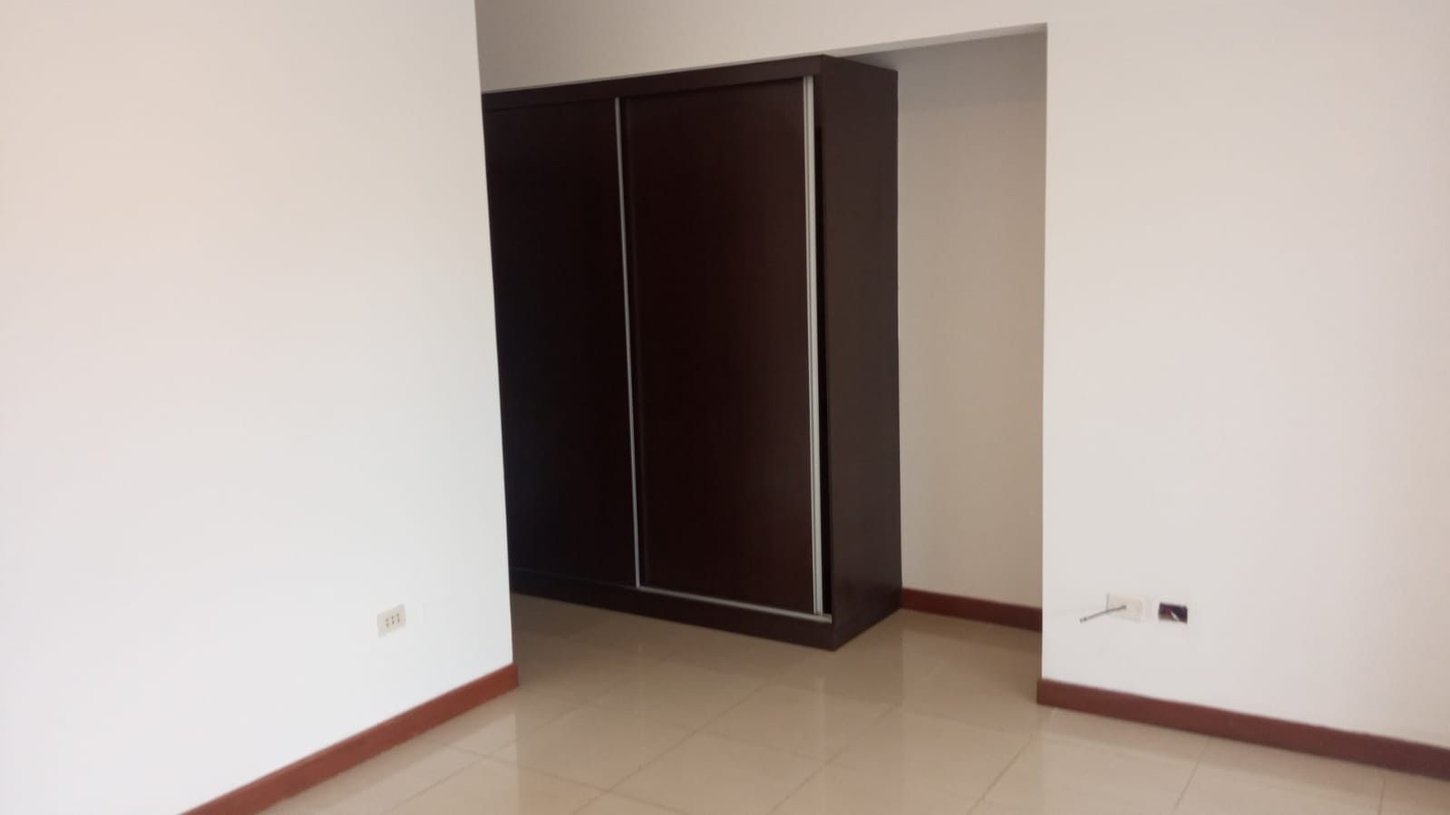 Departamento Cerca Plaza del Estudiante y avenida Mgr Rivero Foto 7