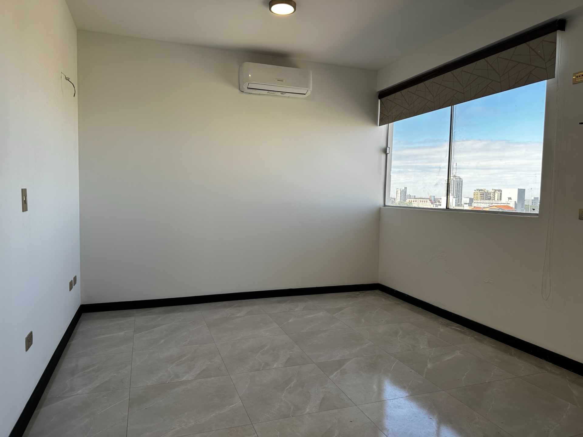 Departamento en AlquilerTorre Magenta - Calle Itenez Nro. 42, a media cuadra de la Av. Trinidad, entre 2do. y 1er. Anillo
 2 dormitorios 3 baños 1 parqueos Foto 8