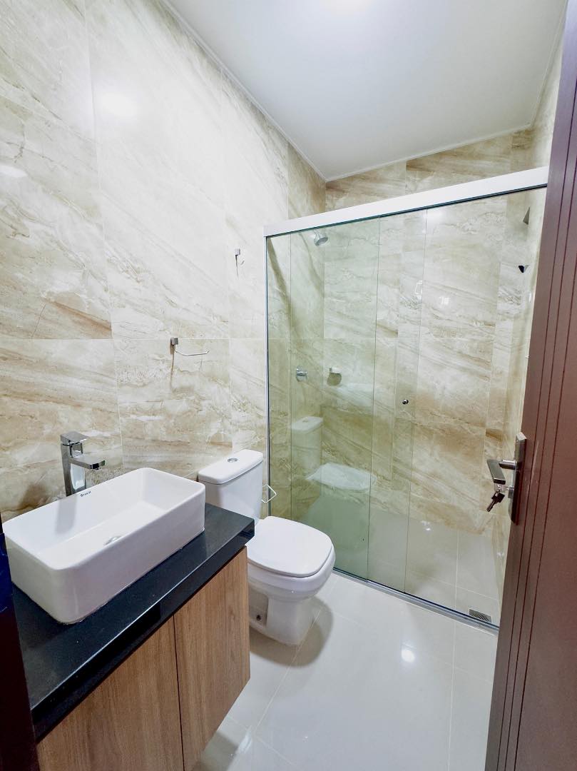Casa en Entre 7mo y 8vo anillo Norte en Santa Cruz de la Sierra 4 dormitorios 3 baños 4 parqueos Foto 12