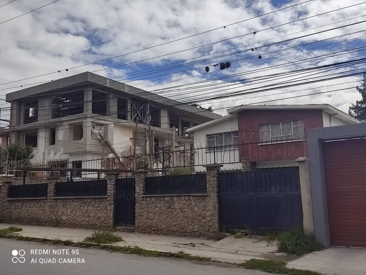 Casa  La Florida, Av. Arequipa No. 8477, frente al club de Tenis.  Foto 1