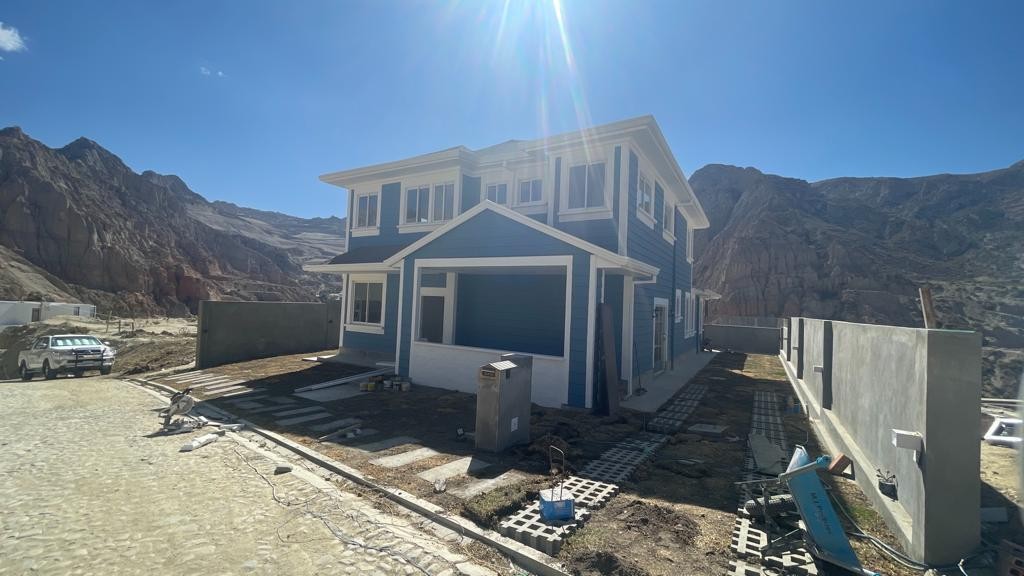 Casa en VentaCASA EN VENTA EN SEQUOIA A ESTRENAR 5 dormitorios 5 baños 2 parqueos Foto 1