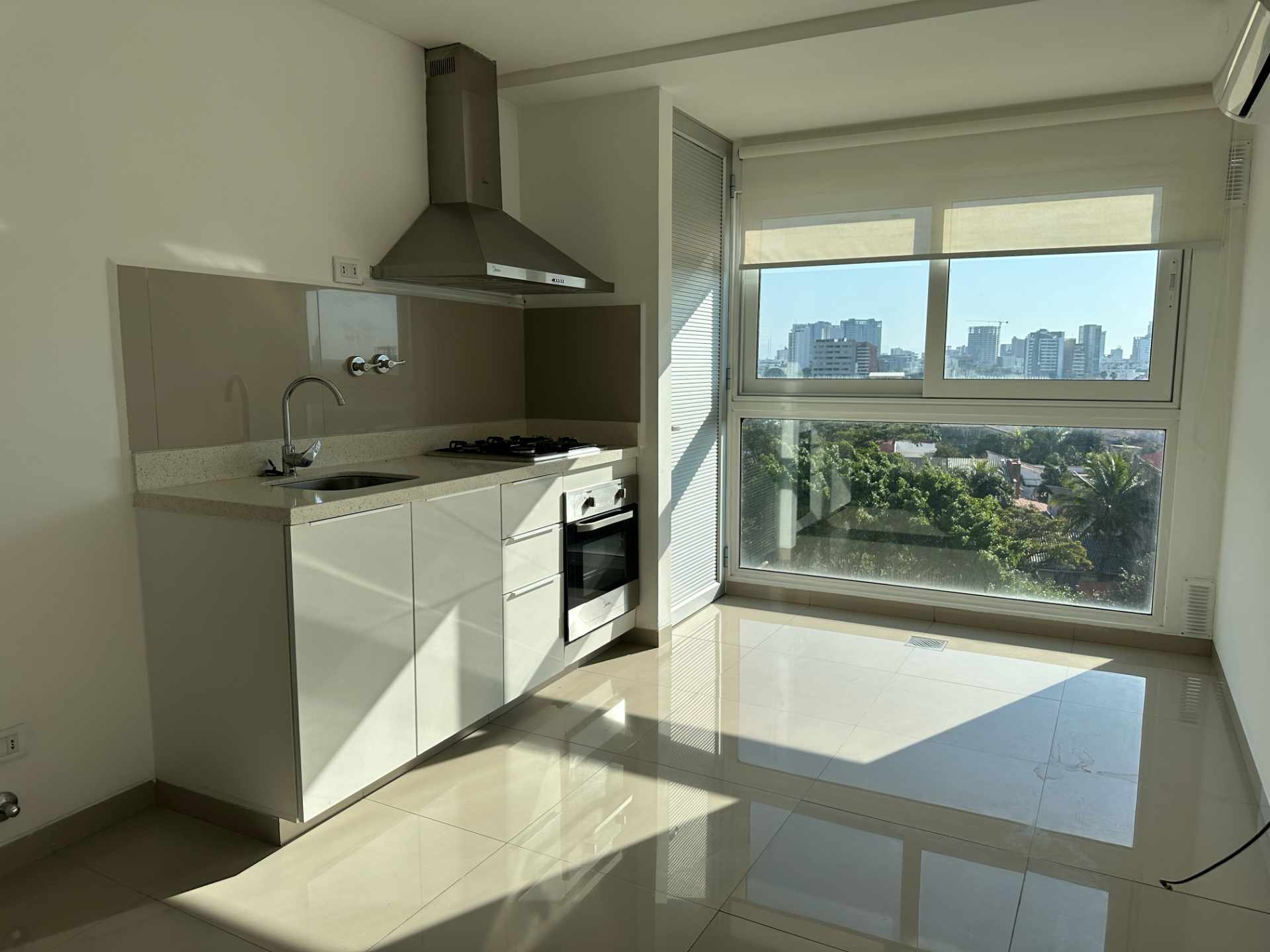 Departamento en VentaCond. San Francisco Norte, Av. Banzer entre 2do y 3er anillo Foto 3