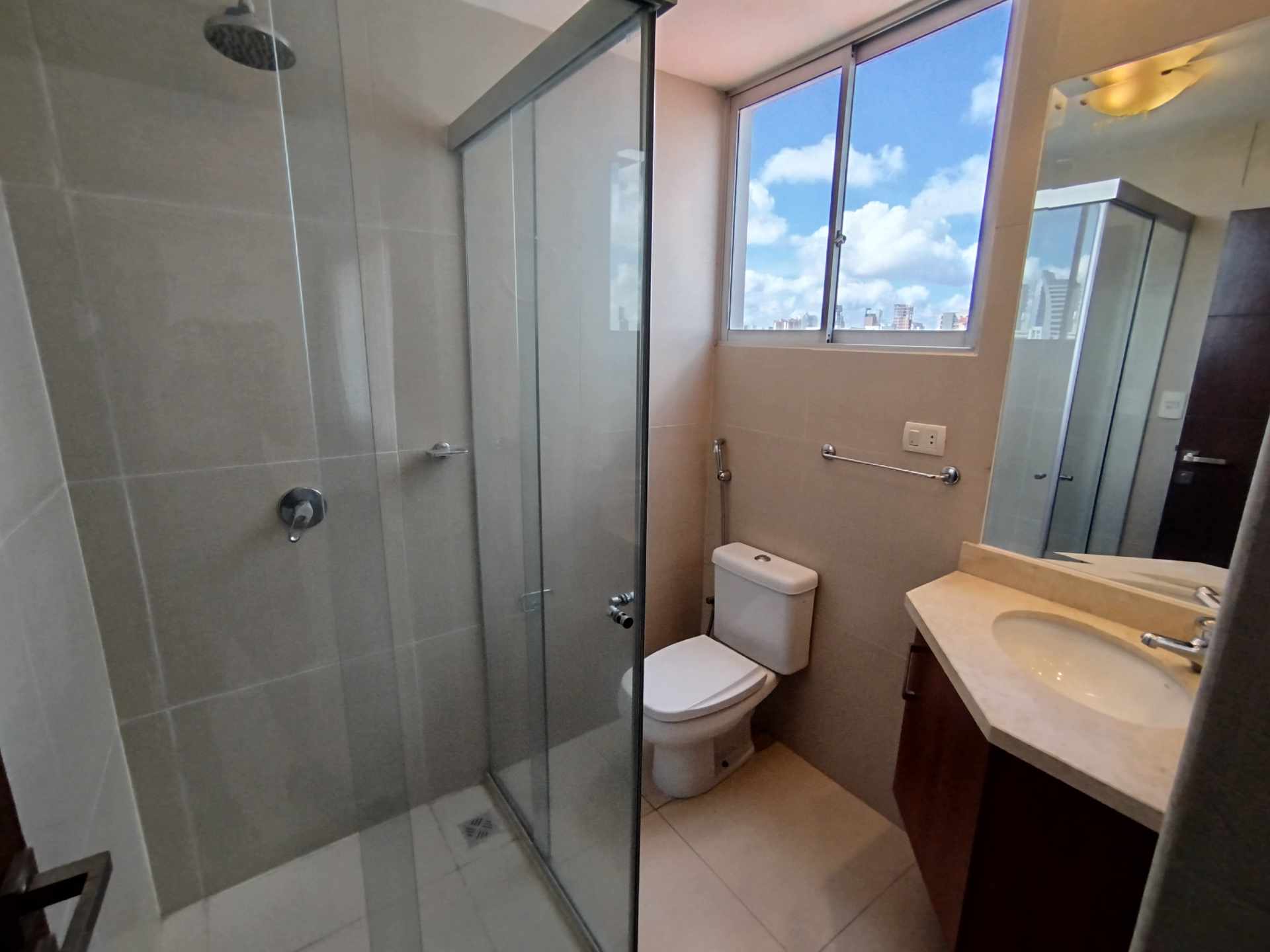 Departamento en Alquiler[CONDOMINIO FINOT| EQUIPETROL] ALQUILER AMPLIO DEPARTAMENTO 2 SUITES SIN MUEBLES CON BALCON PET FFRIENDLY Foto 8