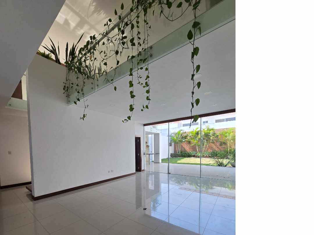 Casa en Entre 8vo y 9no anillo Norte en Santa Cruz de la Sierra 3 dormitorios 4 baños 3 parqueos Foto 27
