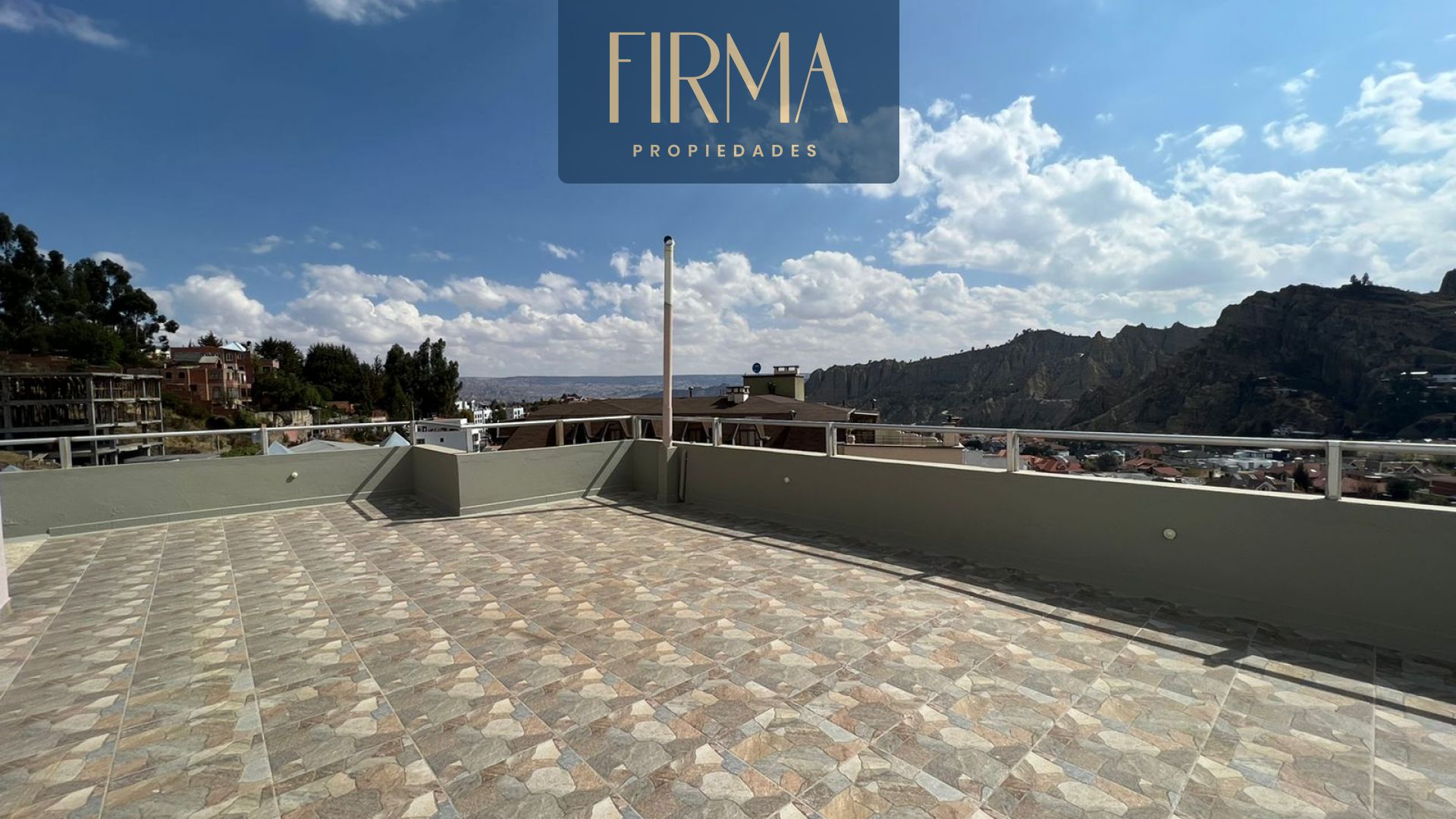 Departamento en Achumani en La Paz 3 dormitorios 5 baños 3 parqueos Foto 4