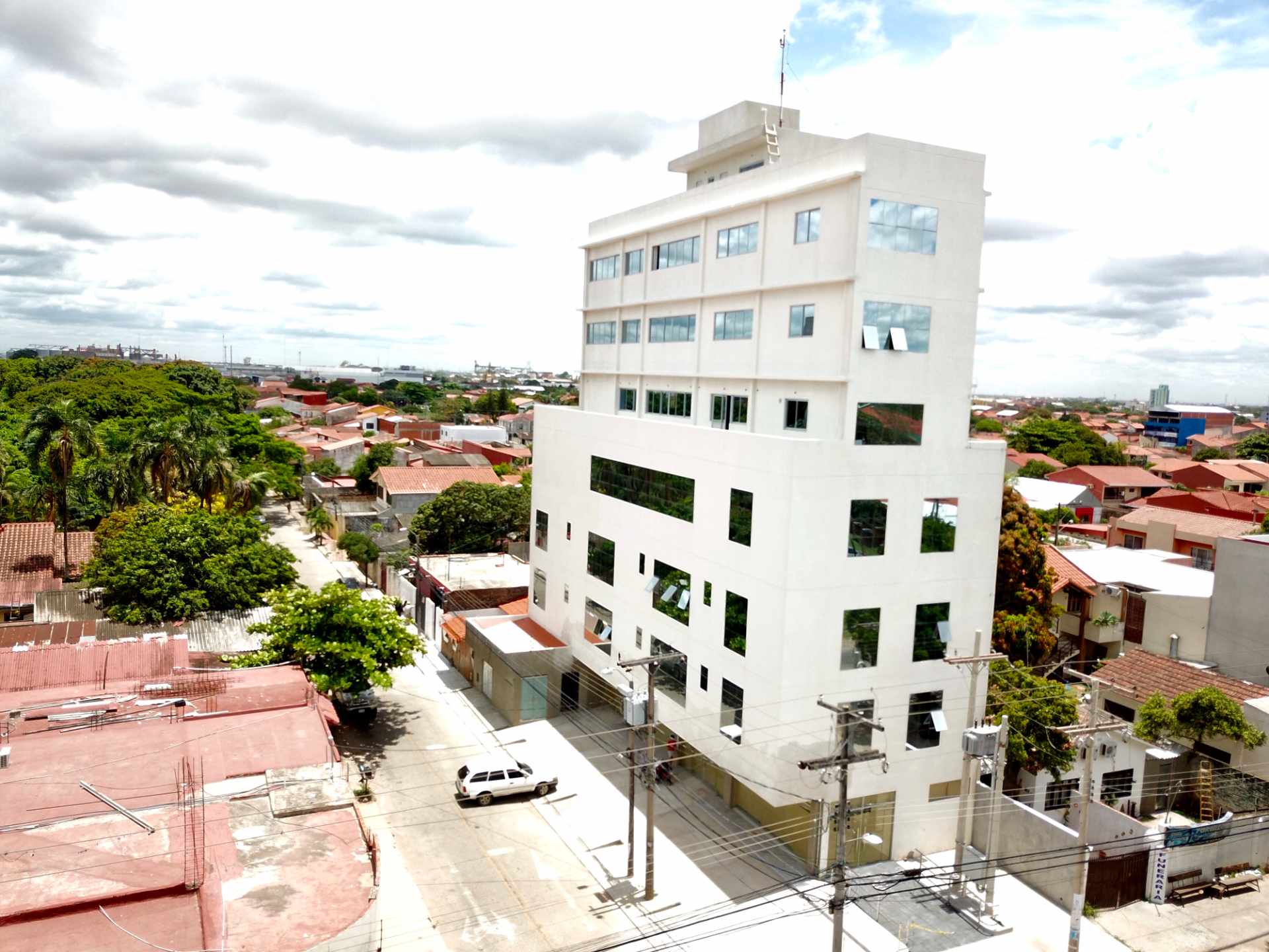 Edificio en VentaTercer anillo externo, entre avenidas Paragua y Guapay Foto 1