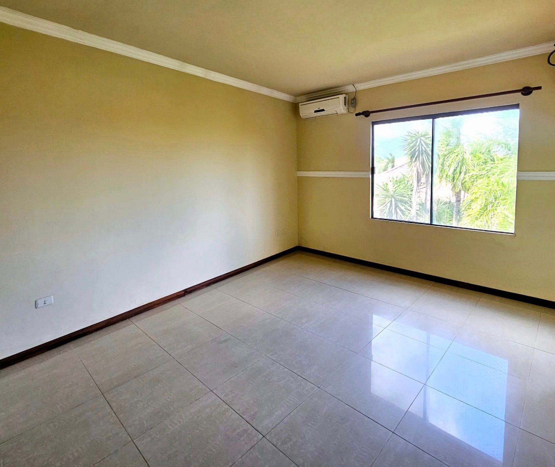 Departamento en AlquilerCOND. GENESIS - AV. BANZER 7MO ANILLO- LINDO DEPARTAMENTO Foto 12