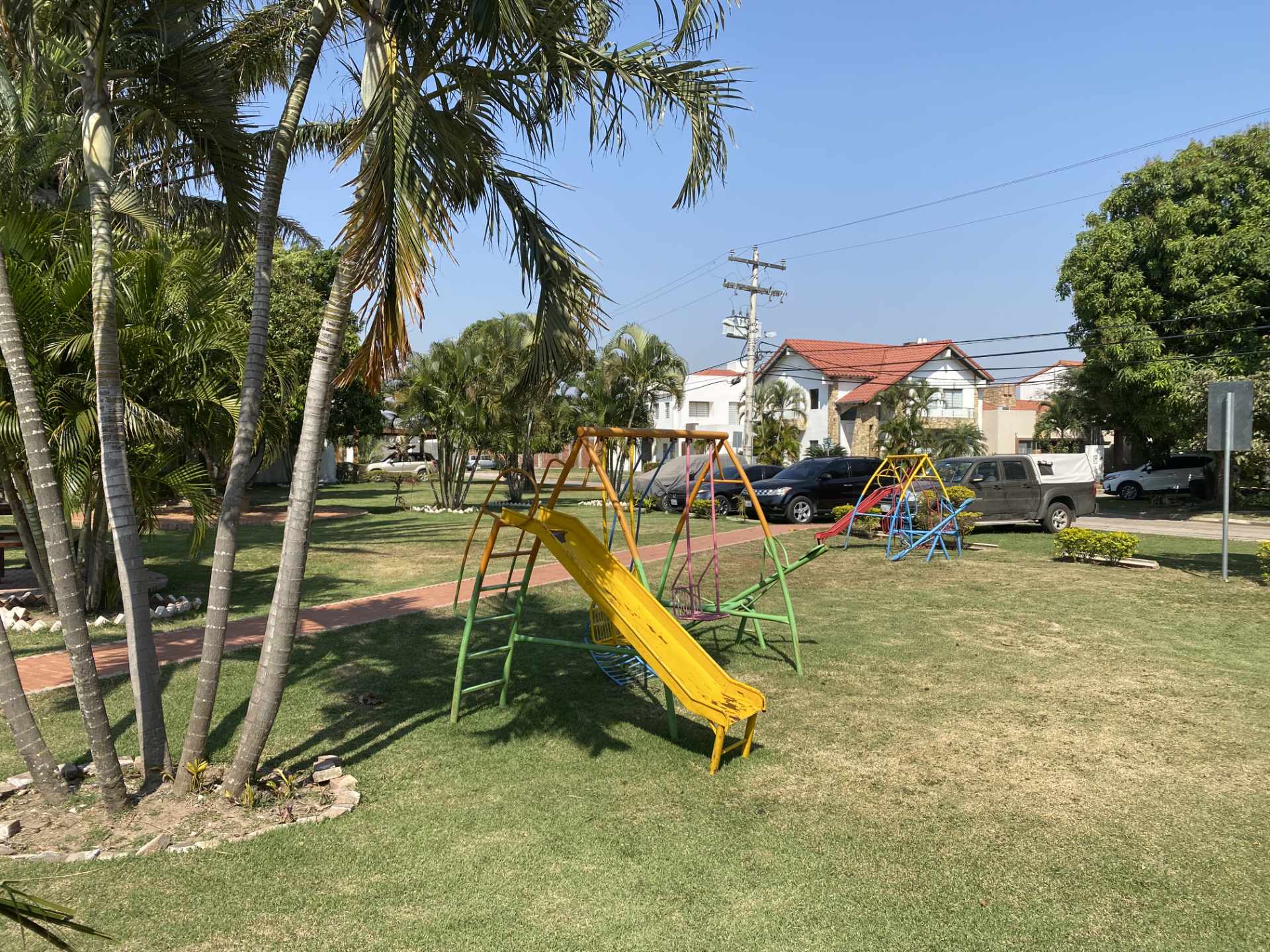 Casa en AlquilerKm 8 1/2 Av Banzer Foto 3