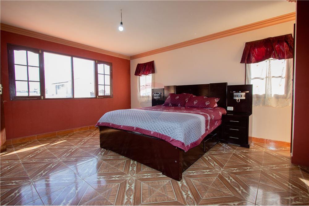 Casa en Sacaba en Cochabamba 6 dormitorios 4 baños 5 parqueos Foto 5