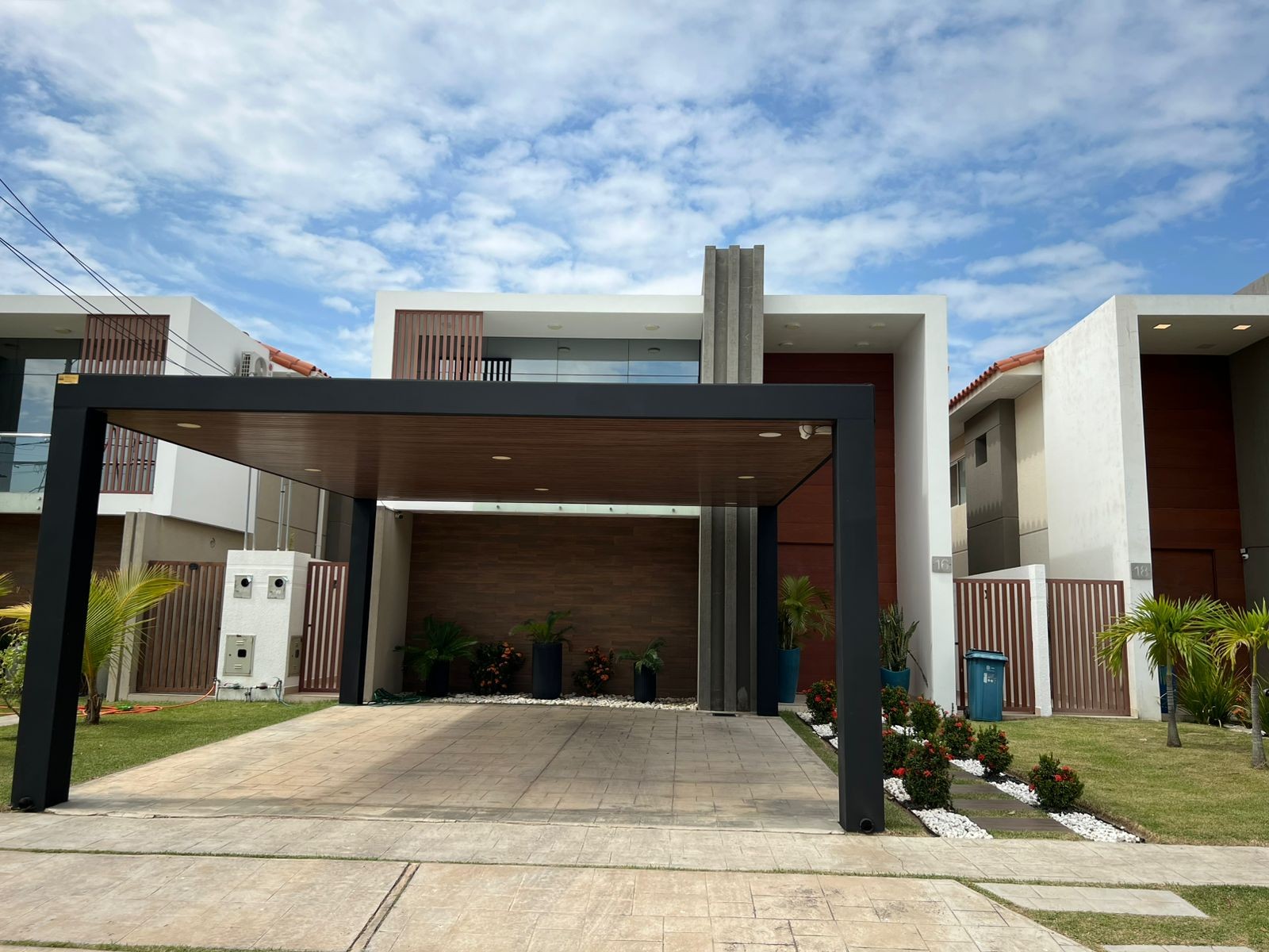 Casa en VentaCOND. BOSQUES DE LA COLINA, ZONA NORTE Foto 1