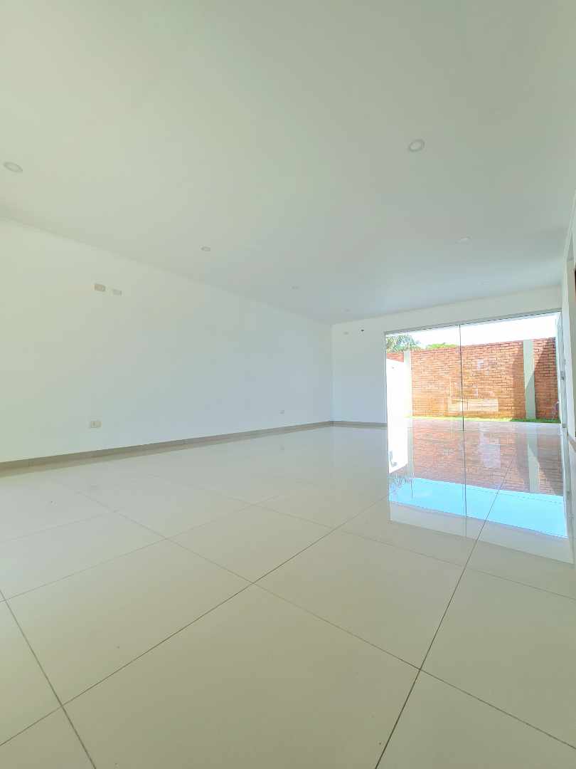 Casa Zona Norte 
km 8½ Banzer (Zona Col. Cambridge)
Condominio Las Palmeras 2 Foto 24