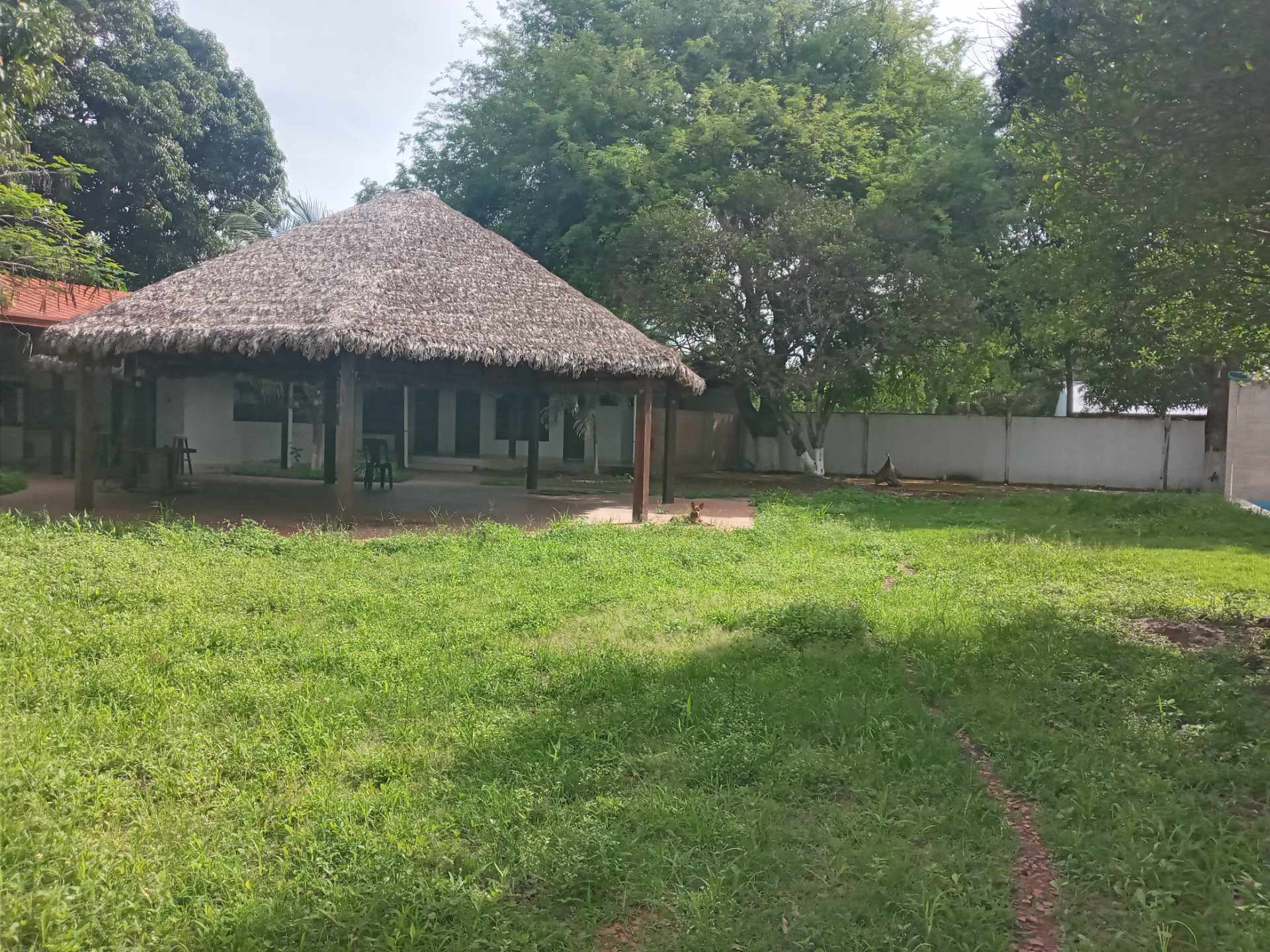 Casa en VentaEN WARNES LOCALIDAD LAS BARRERAS CASA QUINTA EN VENTA  2 dormitorios 3 baños 4 parqueos Foto 2