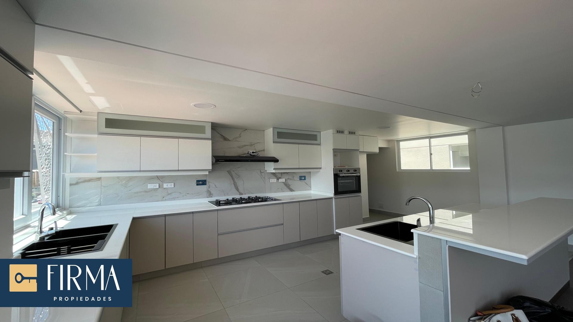 Departamento en AlquilerDEPARTAMENTO EN ALQUILER A ESTRENAR EN CALACOTO 3 dormitorios 5 baños 1 parqueos Foto 4