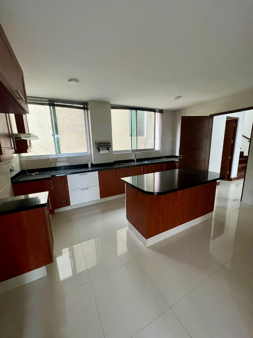 Departamento en VentaEn Venta Exclusivo Penthouse de 247 m2 en Condominio Tarumá 4 dormitorios 4 baños 2 parqueos Foto 15