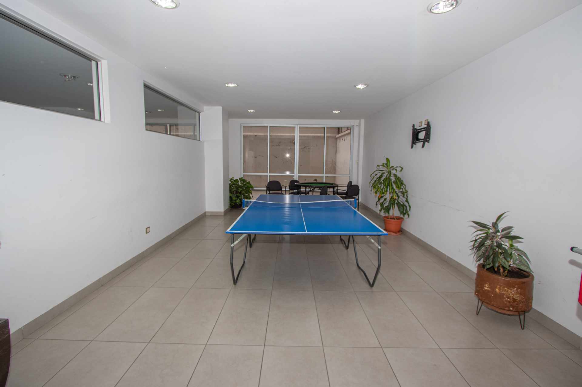 Departamento en VentaEdificio Versalles, Calle Miguel Aguirre - Zona Queru Queru 3 dormitorios 2 baños 2 parqueos Foto 12