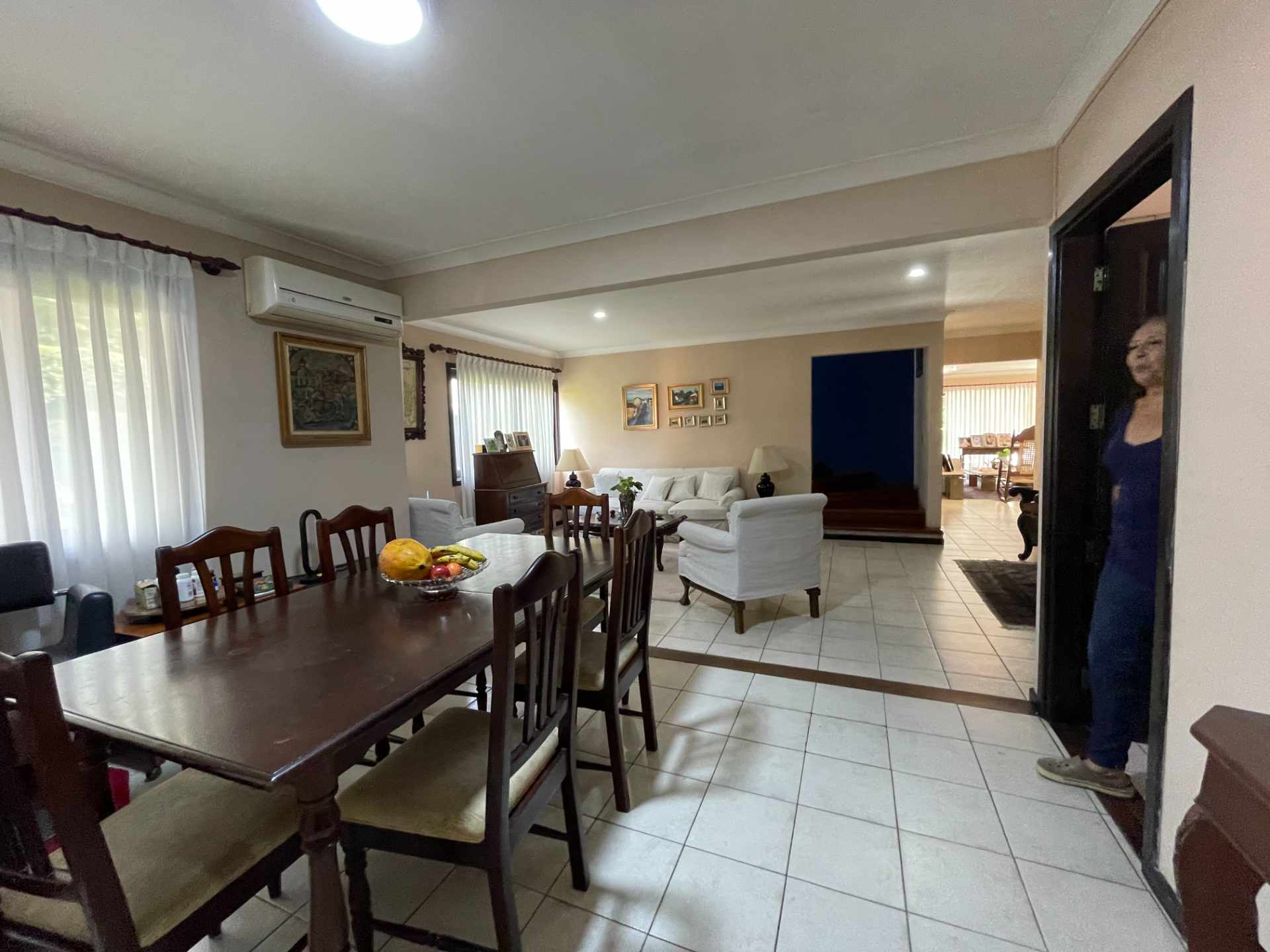 Casa en Entre 4to y 5to anillo Oeste en Santa Cruz de la Sierra 3 dormitorios 6 baños 4 parqueos Foto 12