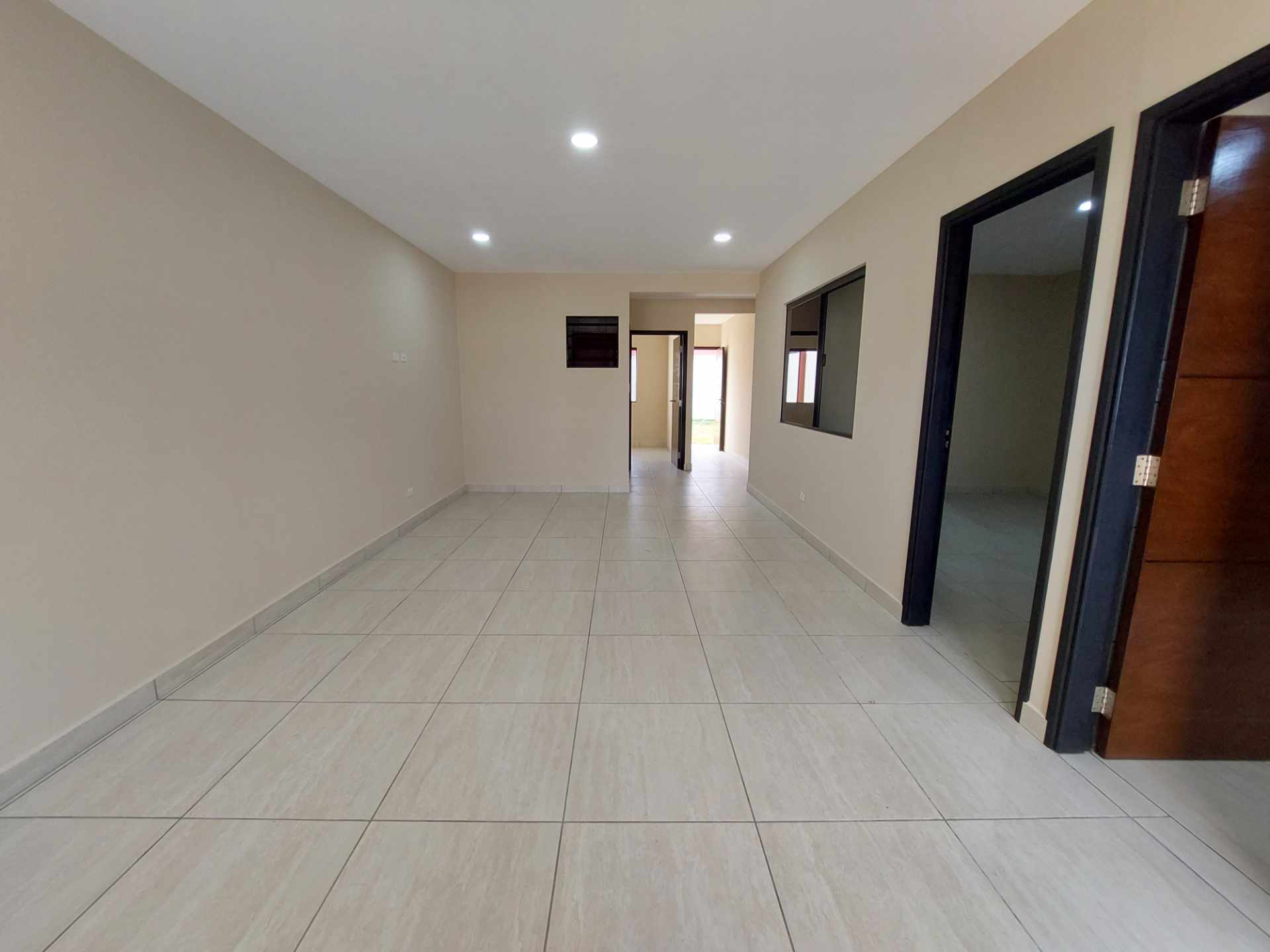 Casa en VentaCASA A ESTRENAR DE 3 DORMITORIOS – ZONA SUR, BARRIO 4 DE OCTUBRE Foto 3