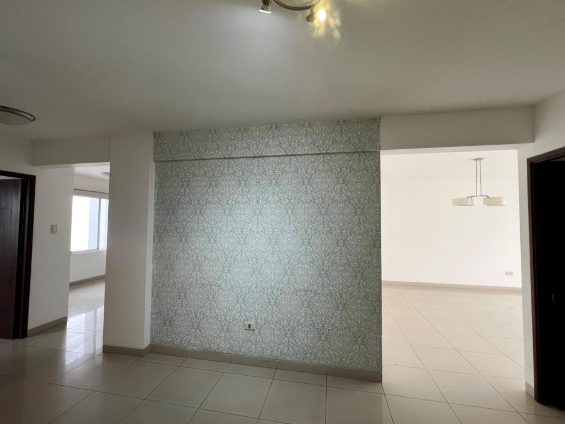 Departamento en Venta4to anillo y Av. Beni 3 dormitorios 4 baños 2 parqueos Foto 3