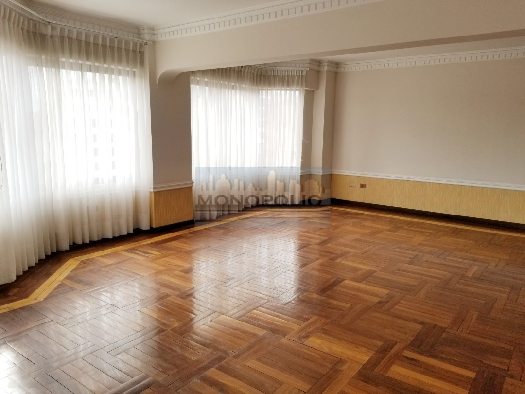 Departamento en VentaInmediaciones plazuela Colon 3 dormitorios 4 baños 1 parqueos Foto 2