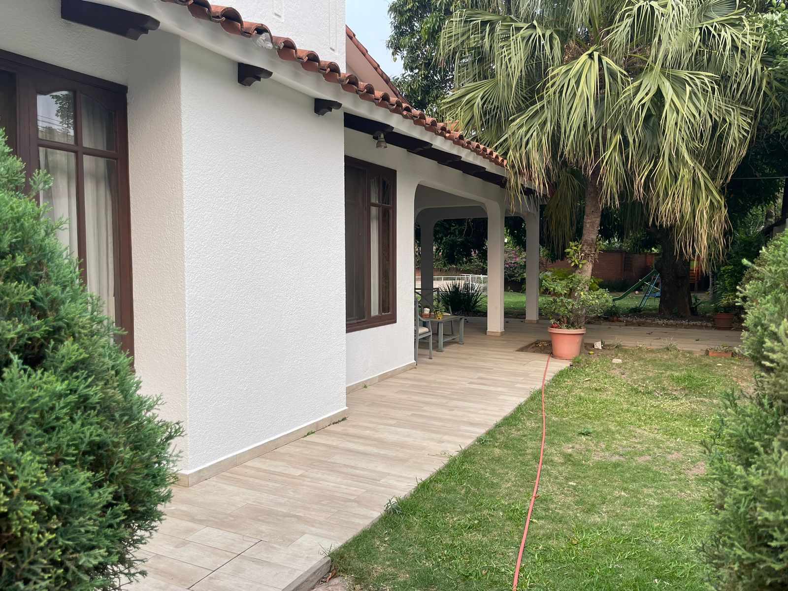 Casa en AlquilerAv. Beni y 2do Anillo - Distinguida y amplia casa de una planta 4 dormitorios 4 baños 3 parqueos Foto 6
