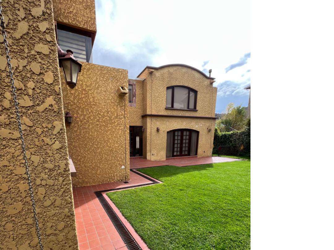 Casa en Achumani en La Paz 5 dormitorios 5 baños 2 parqueos Foto 3