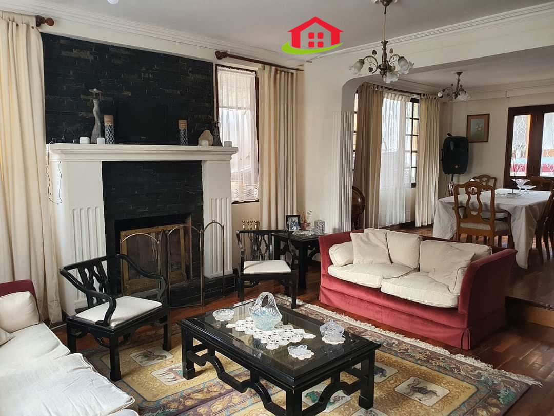 Casa en VentaAlto Irpavi  4 dormitorios 4 baños 3 parqueos Foto 2