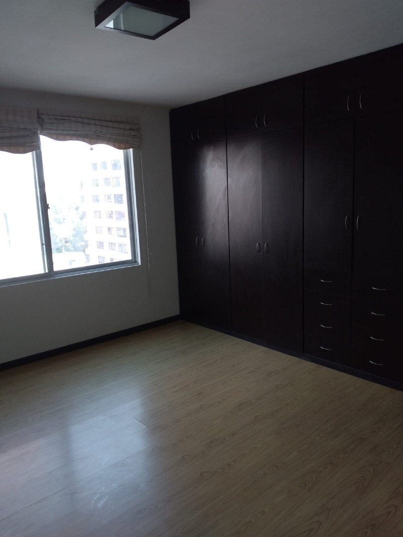 Departamento en VentaEntre Av. Santa Cruz y Gualberto Villaroel. Esquina Oscar Alfaro y Elena Rendon s/n  Foto 7