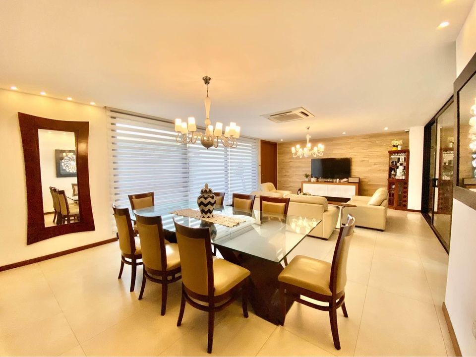 Casa en VentaCasa con 5 suites, Av. Paragua Foto 3
