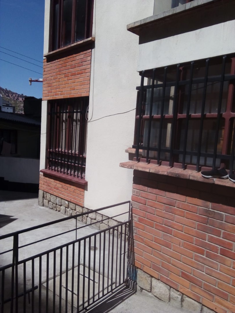 Casa en Miraflores en La Paz 5 dormitorios 3 baños 3 parqueos Foto 10