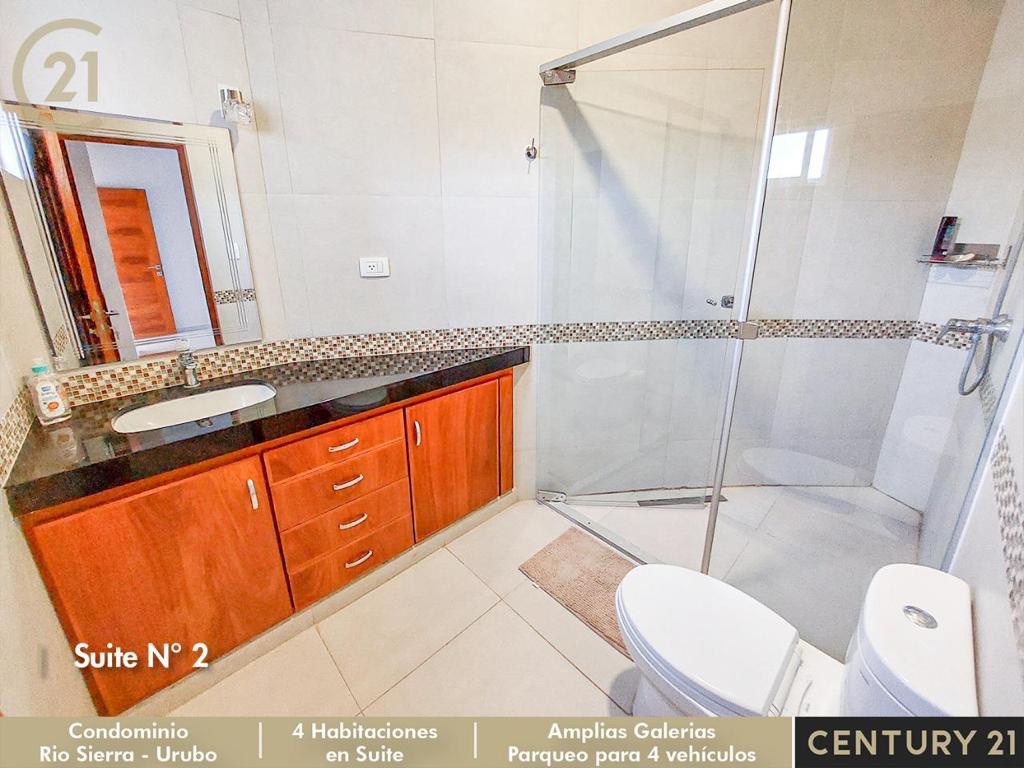 Casa en Urubó en Santa Cruz de la Sierra 4 dormitorios 5 baños 4 parqueos Foto 23