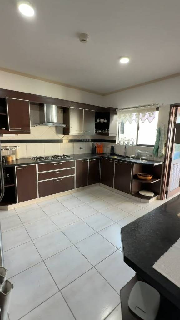 Casa en Entre 4to y 5to anillo Oeste en Santa Cruz de la Sierra 4 dormitorios 6 baños 2 parqueos Foto 4