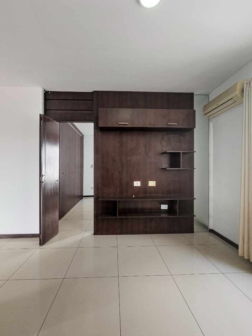Departamento Equipetrol Brigida Edif Portofino  Foto 3