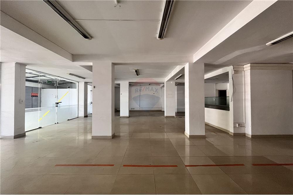 Local comercial en Noroeste en Cochabamba  2 baños  Foto 11