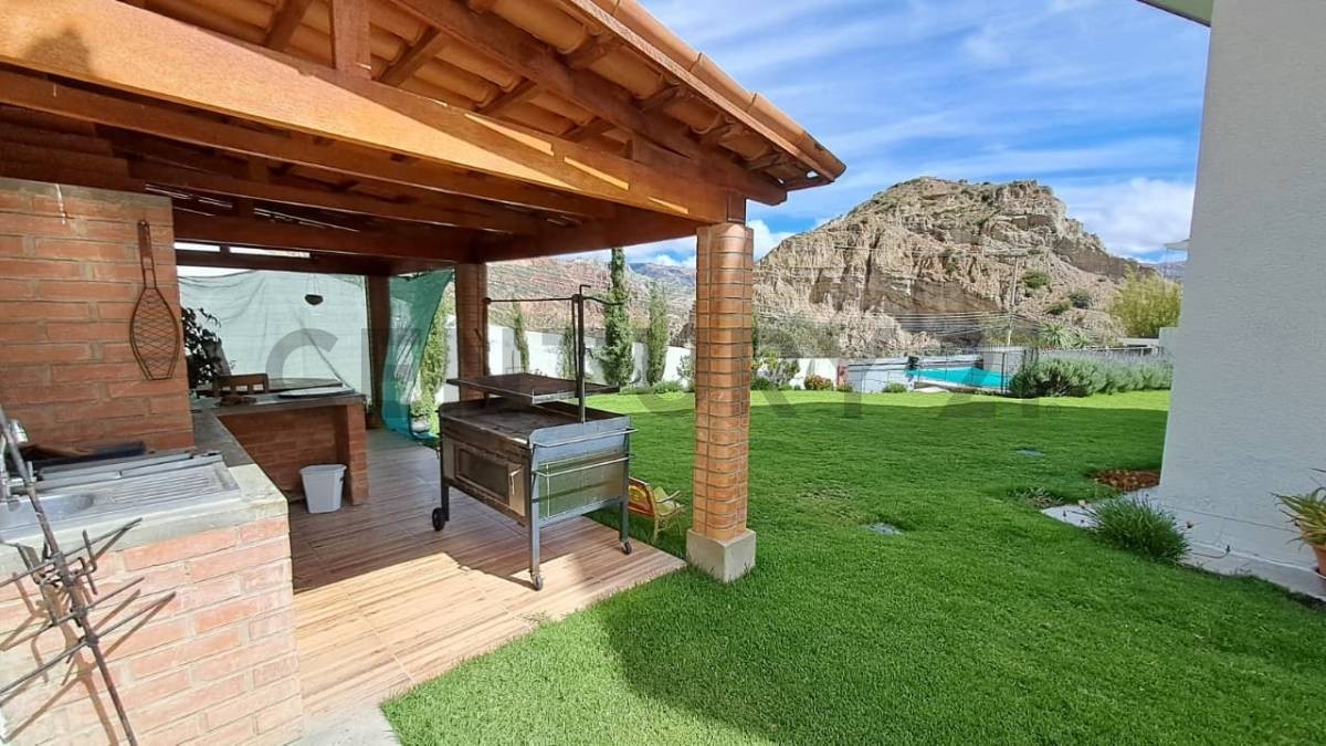 Casa en La Florida en La Paz 4 dormitorios 6 baños 4 parqueos Foto 3