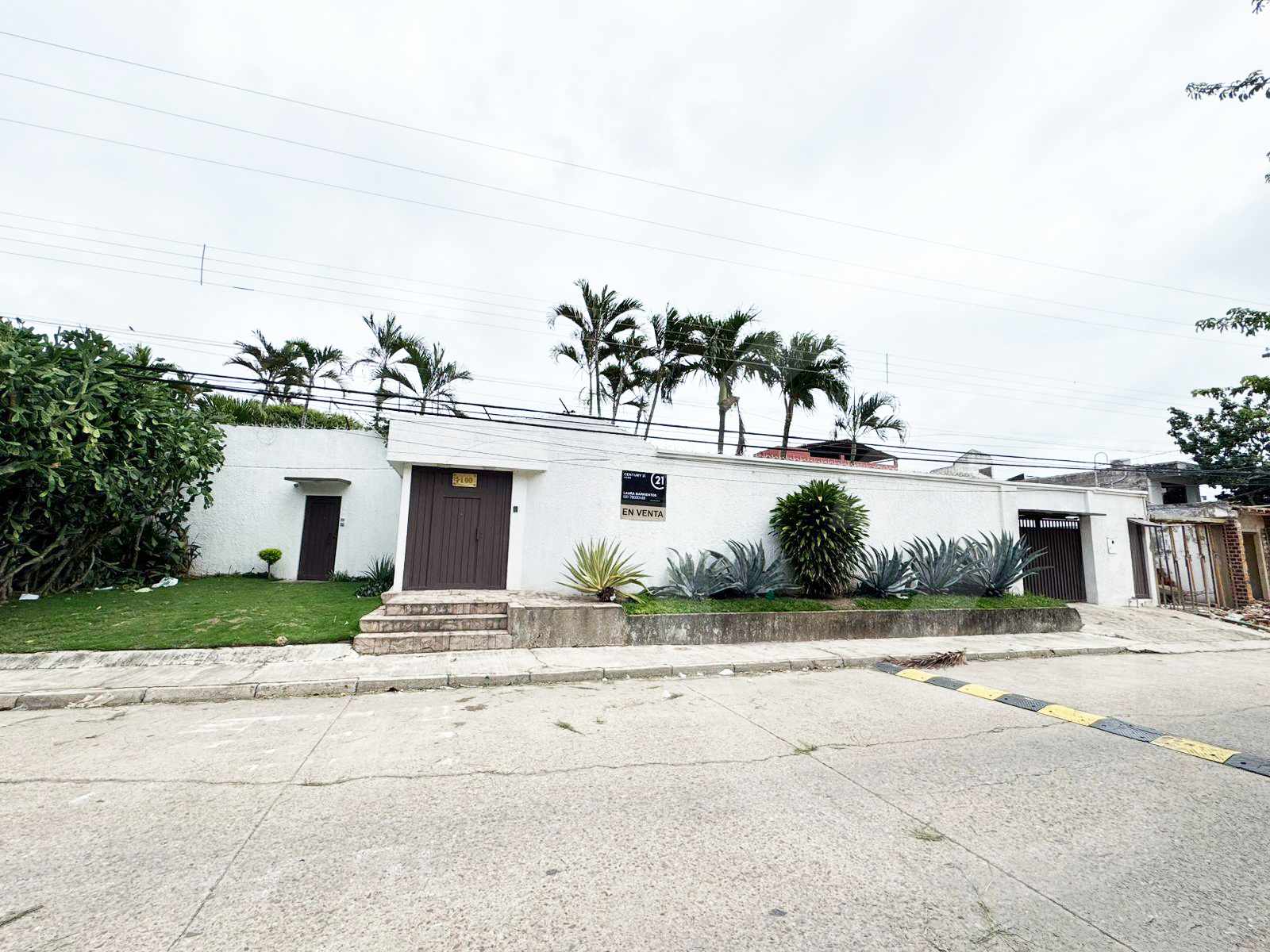 Casa Avenida Banzer, entre 3er. y 4to. anillo, zona norte Foto 2