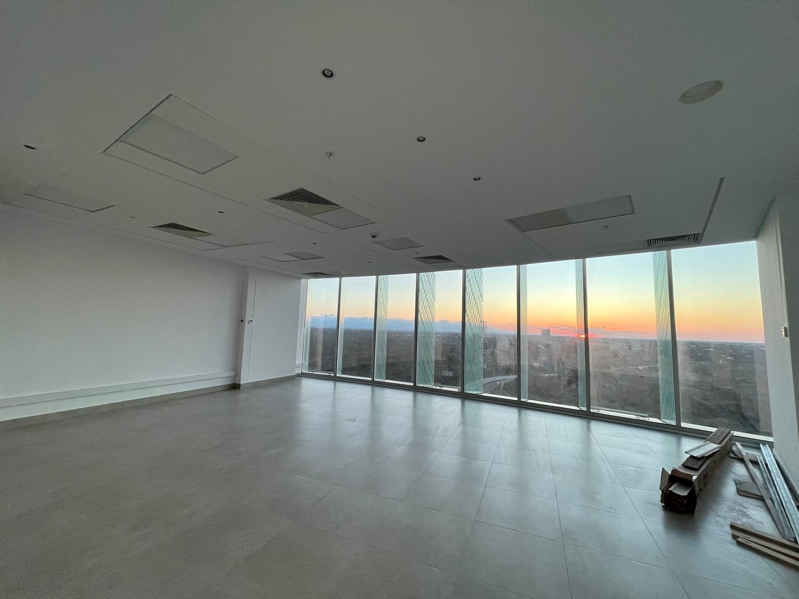 Oficina PLAZA EMPRESARIAL MANZANA 40 OFICINA EN ALQUILER Foto 6