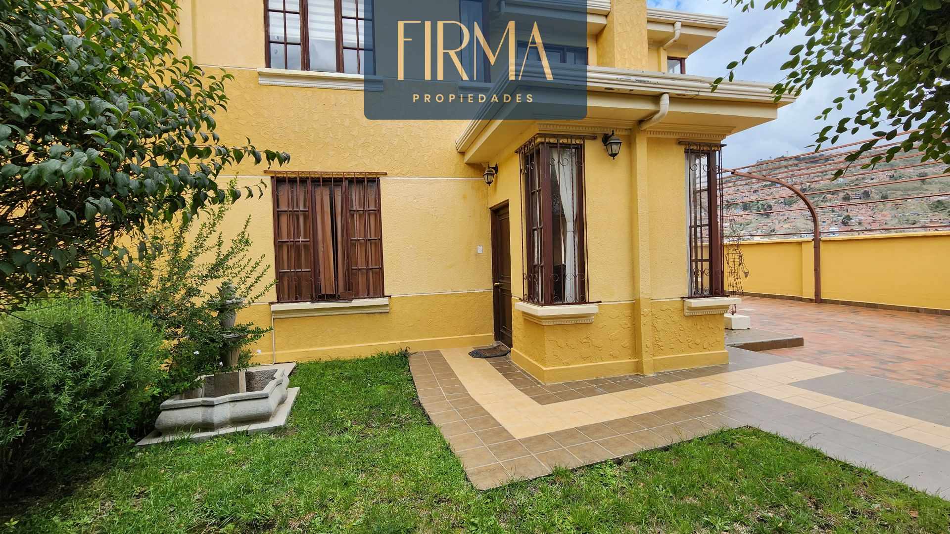 Casa en Irpavi en La Paz 5 dormitorios 4 baños 4 parqueos Foto 1