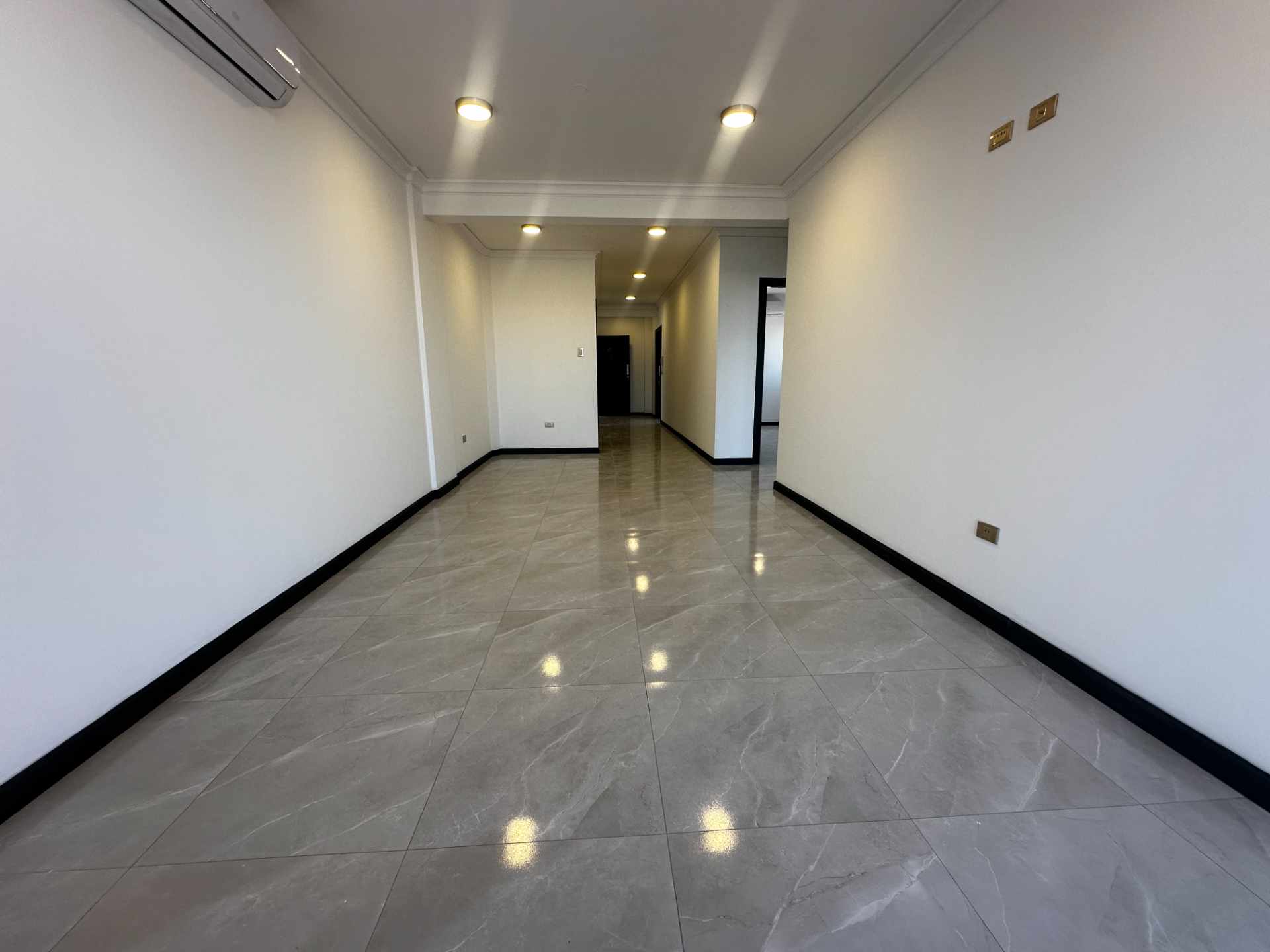 Departamento en AlquilerTorre Magenta - Calle Itenez Nro. 42, a media cuadra de la Av. Trinidad, entre 2do. y 1er. Anillo
 2 dormitorios 3 baños 1 parqueos Foto 1