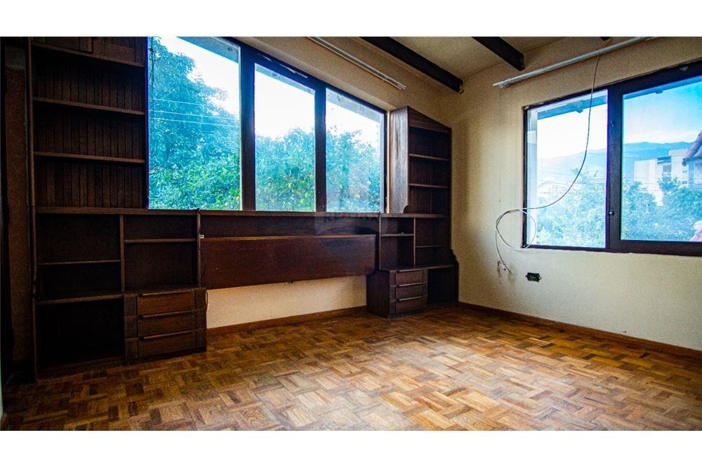 Casa en AlquilerCASA EN ALQUILER ZONA HIPODROMO 5 dormitorios 3 baños 2 parqueos Foto 8