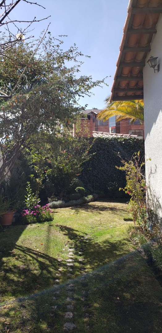 Casa en Calacoto en La Paz 3 dormitorios 3 baños 3 parqueos Foto 9