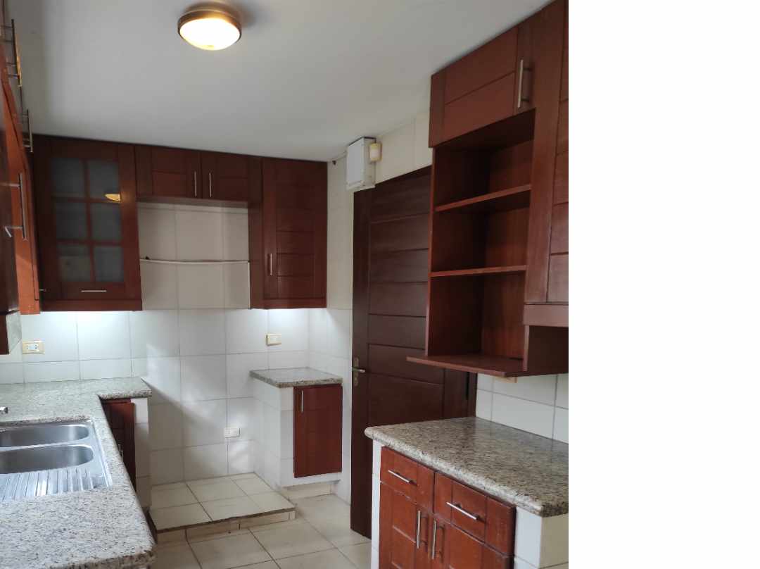 Casa en Entre 2do y 3er anillo Norte en Santa Cruz de la Sierra 3 dormitorios 3 baños 2 parqueos Foto 2