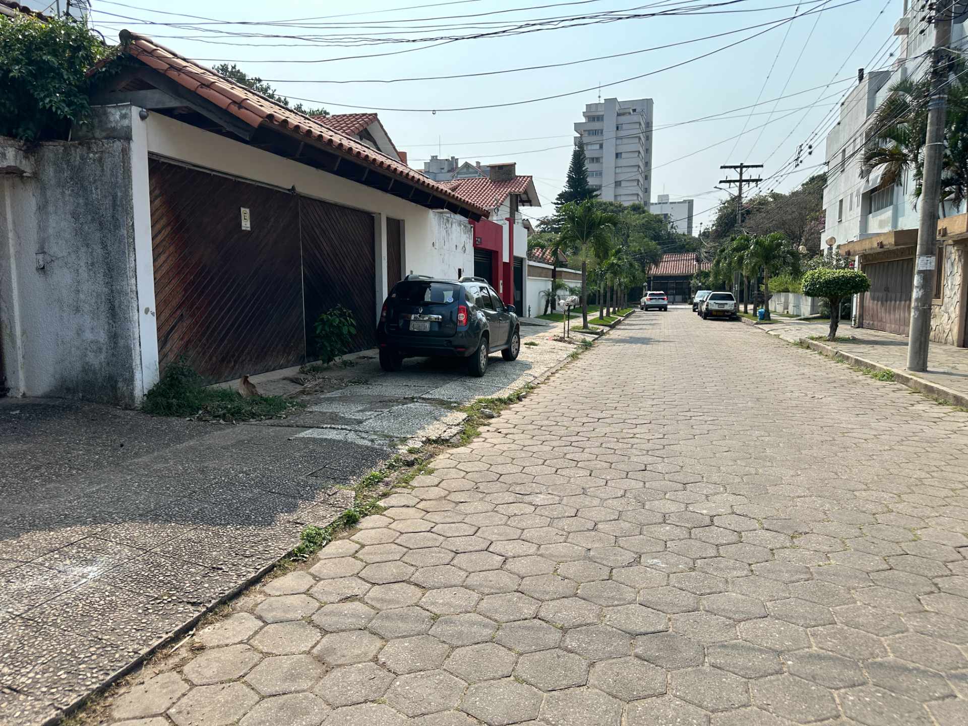 Terreno en VentaZona Av. Las Américas entre (Primer y Segundo Anillo) Sobre calle Tellez Girón.     Foto 2