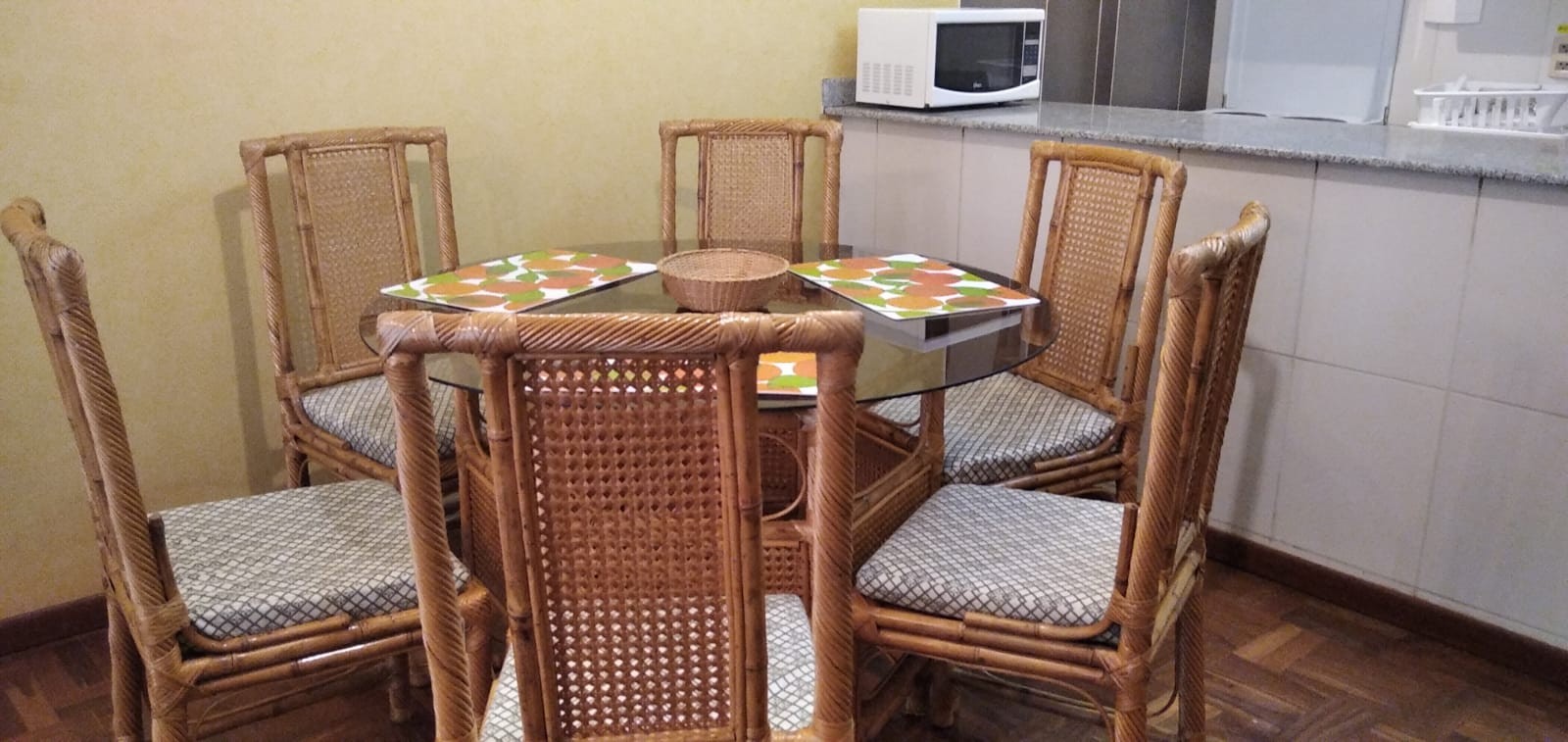 Departamento en AlquilerCALACOTO A PASOS DE LA AV. BALLIVIAN 1 dormitorios 1 baños  Foto 2