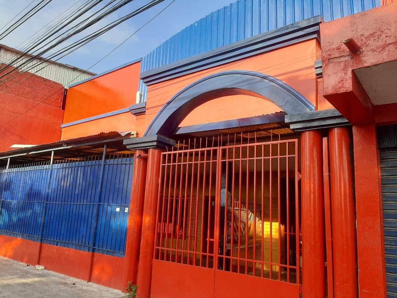 Local comercial en Venta1ER ANILLO OMAR CHAVEZ DIAGONAL A LA RAMADA   10 baños  Foto 1
