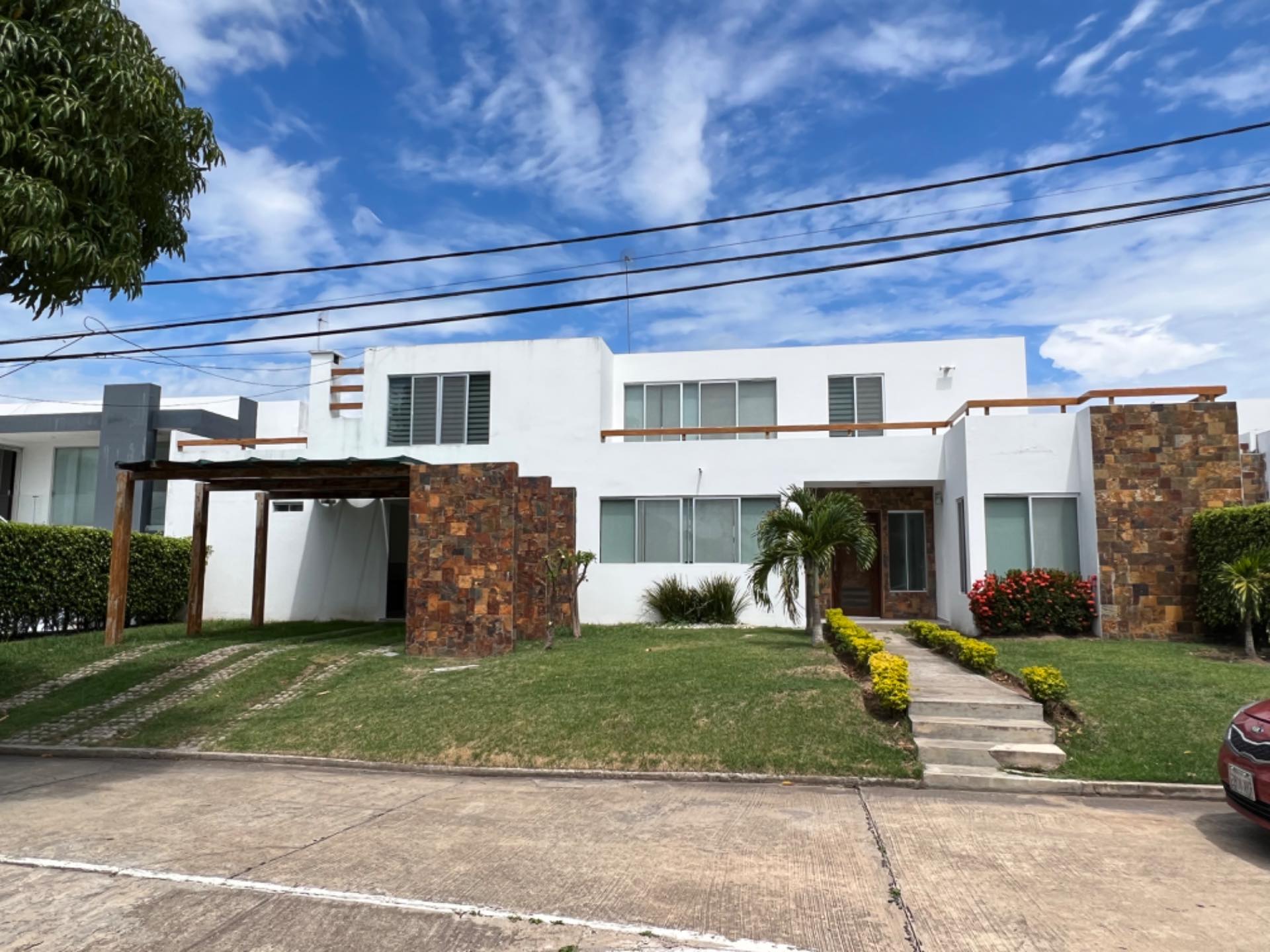 Casa en AlquilerCONDOMINIO LOS PARQUES DEL URUBO I 4 dormitorios 5 baños 3 parqueos Foto 1