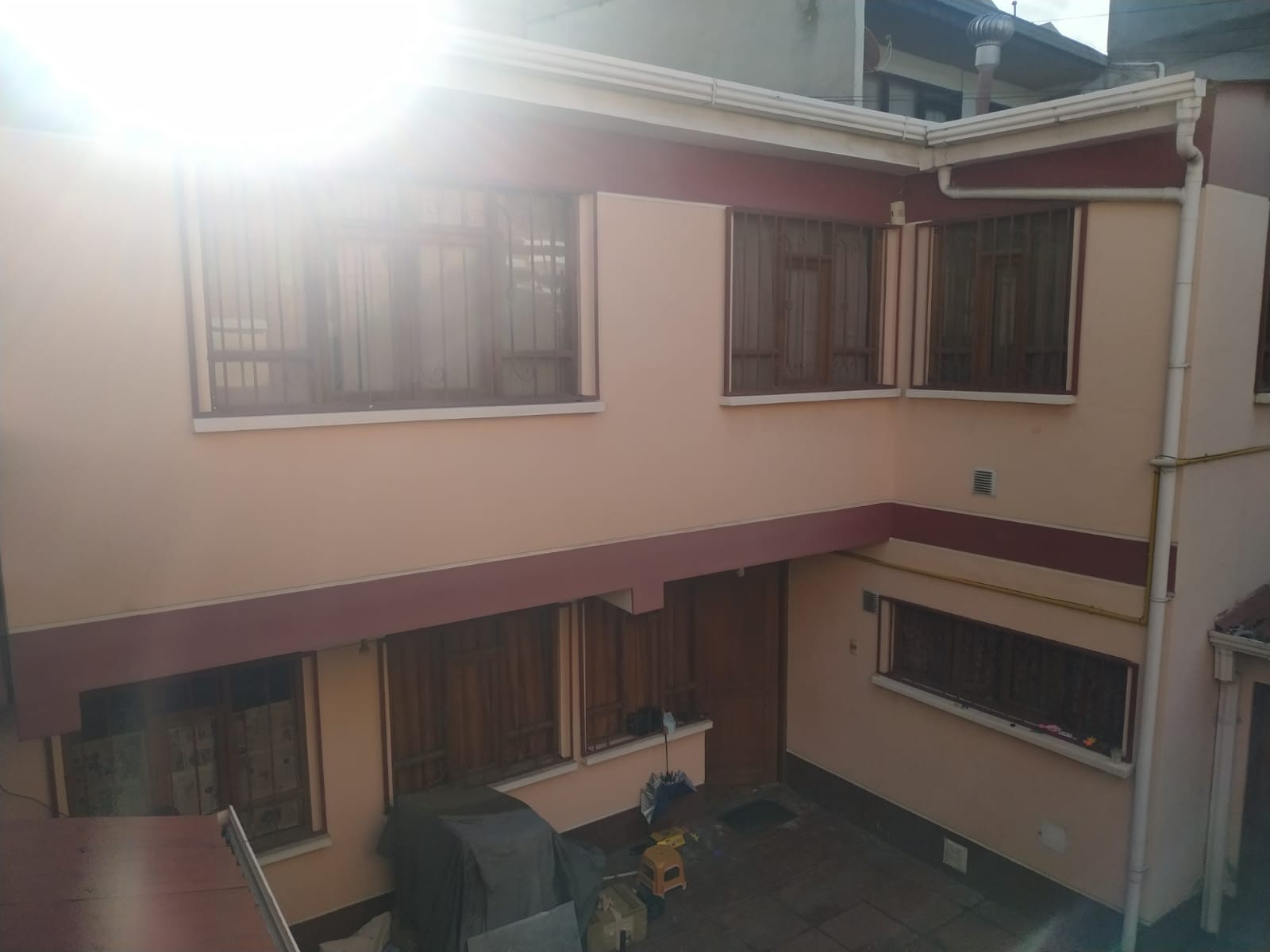 Casa en Miraflores en La Paz 6 dormitorios 5 baños 1 parqueos Foto 2