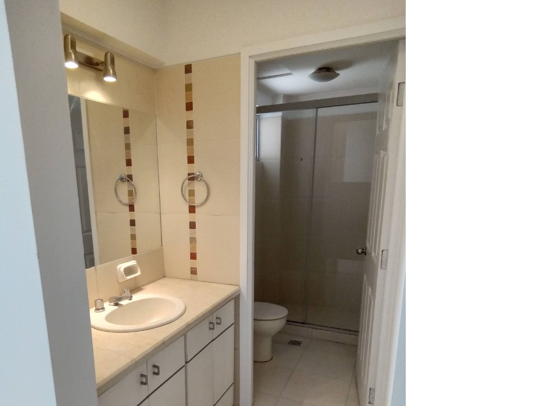 Departamento en VentaAv. Beni entre 4 y 5 anillo Condominio Valeria 1 Foto 21