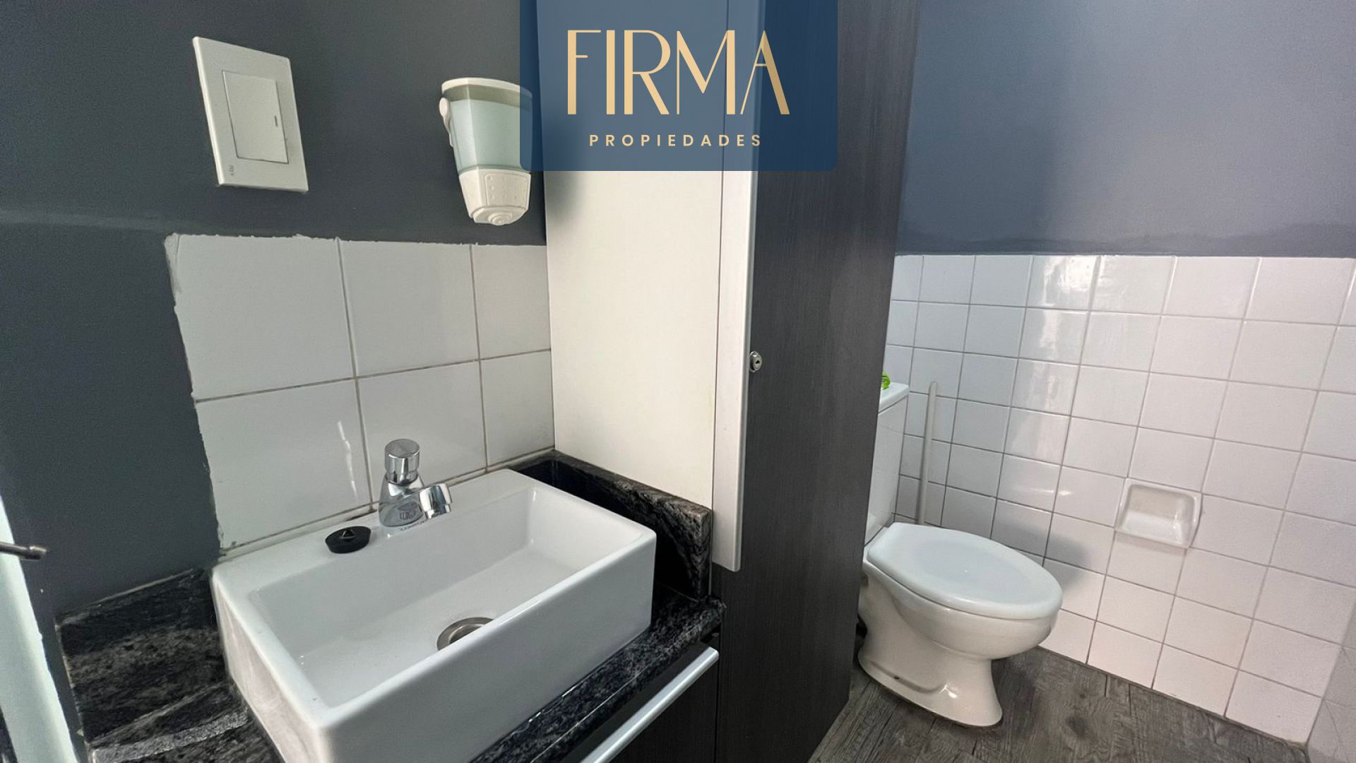 Oficina ALQUILA ESTE CONSULTORIO EN AV. 6 DE AGOSTO Foto 2