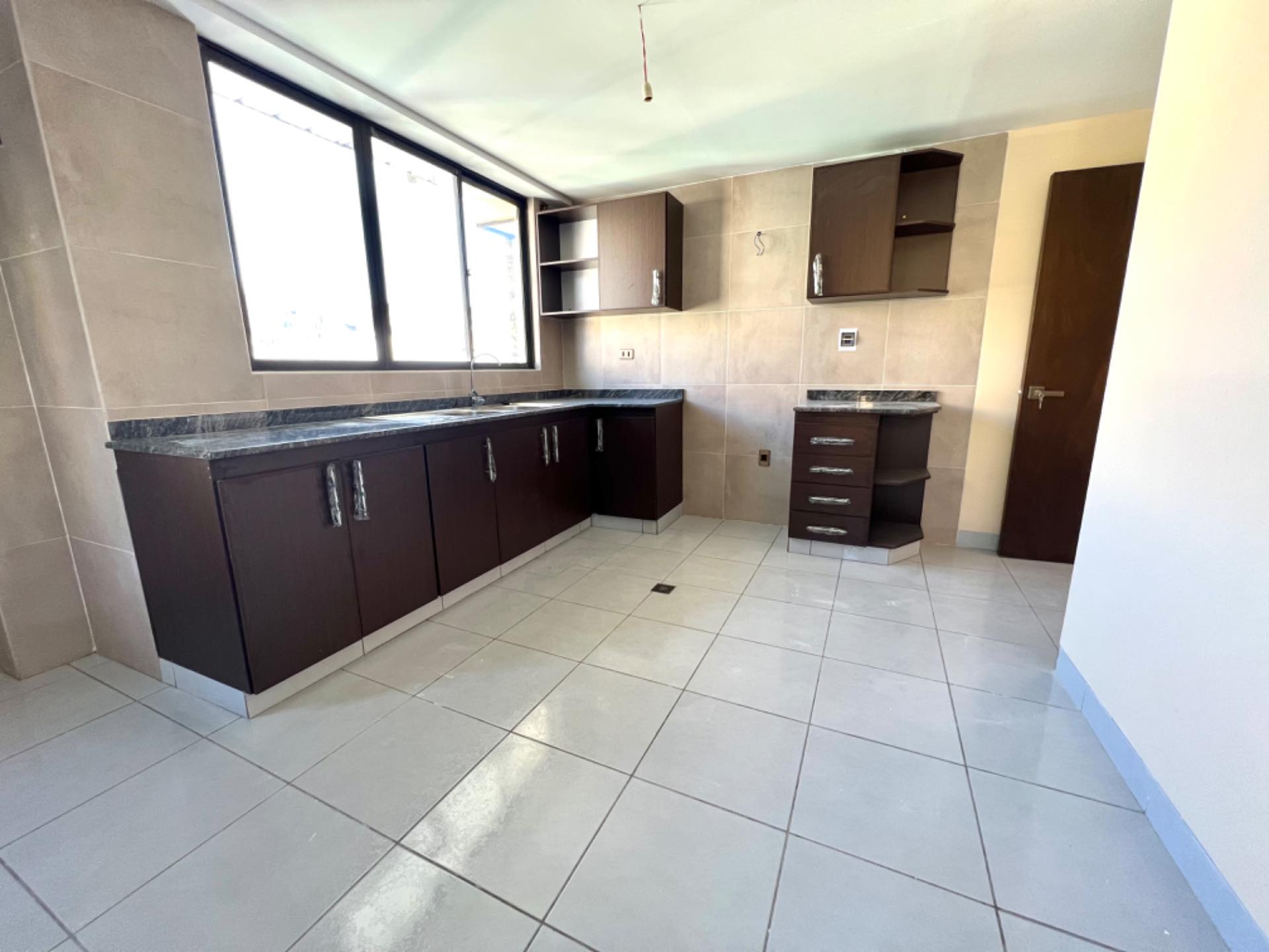 Departamento en Los Pinos en La Paz 3 dormitorios 3 baños 1 parqueos Foto 16