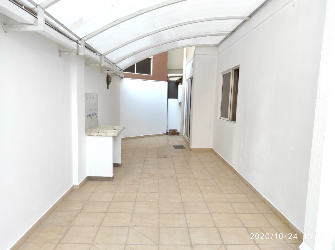 Departamento en Aranjuez en Cochabamba 3 dormitorios 2 baños  Foto 2